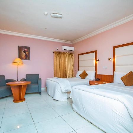 Denis Hotel Abuja Mobushipe Exterior foto