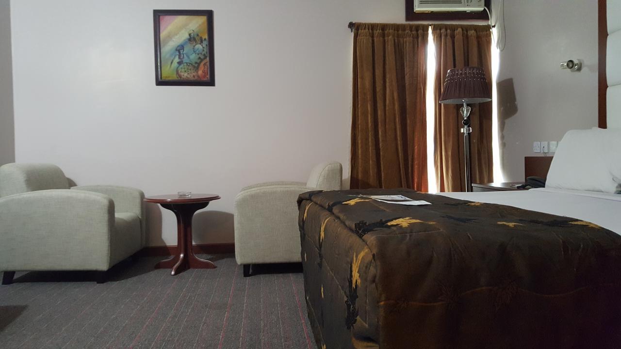 Denis Hotel Abuja Mobushipe Exterior foto
